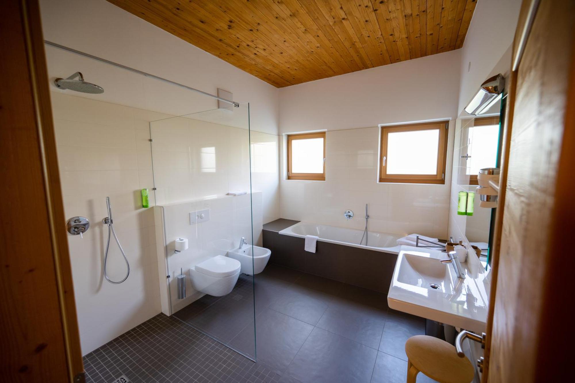 Garni Tuttotondo Hotel Levico Terme Room photo