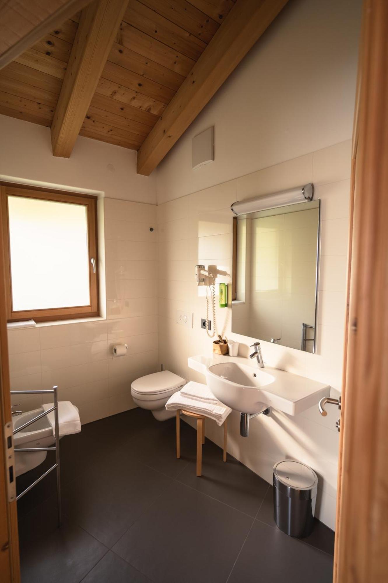 Garni Tuttotondo Hotel Levico Terme Room photo